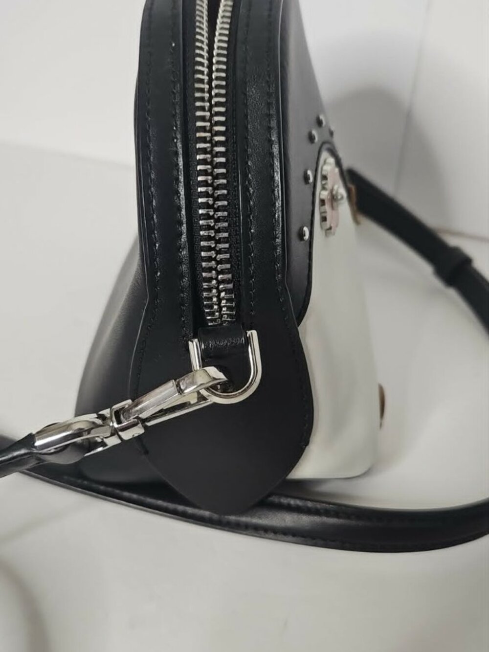 Kate Spade New York Frosty Penguin Leather Crossbody Bag - Near Perfect - Picture 8 of 12